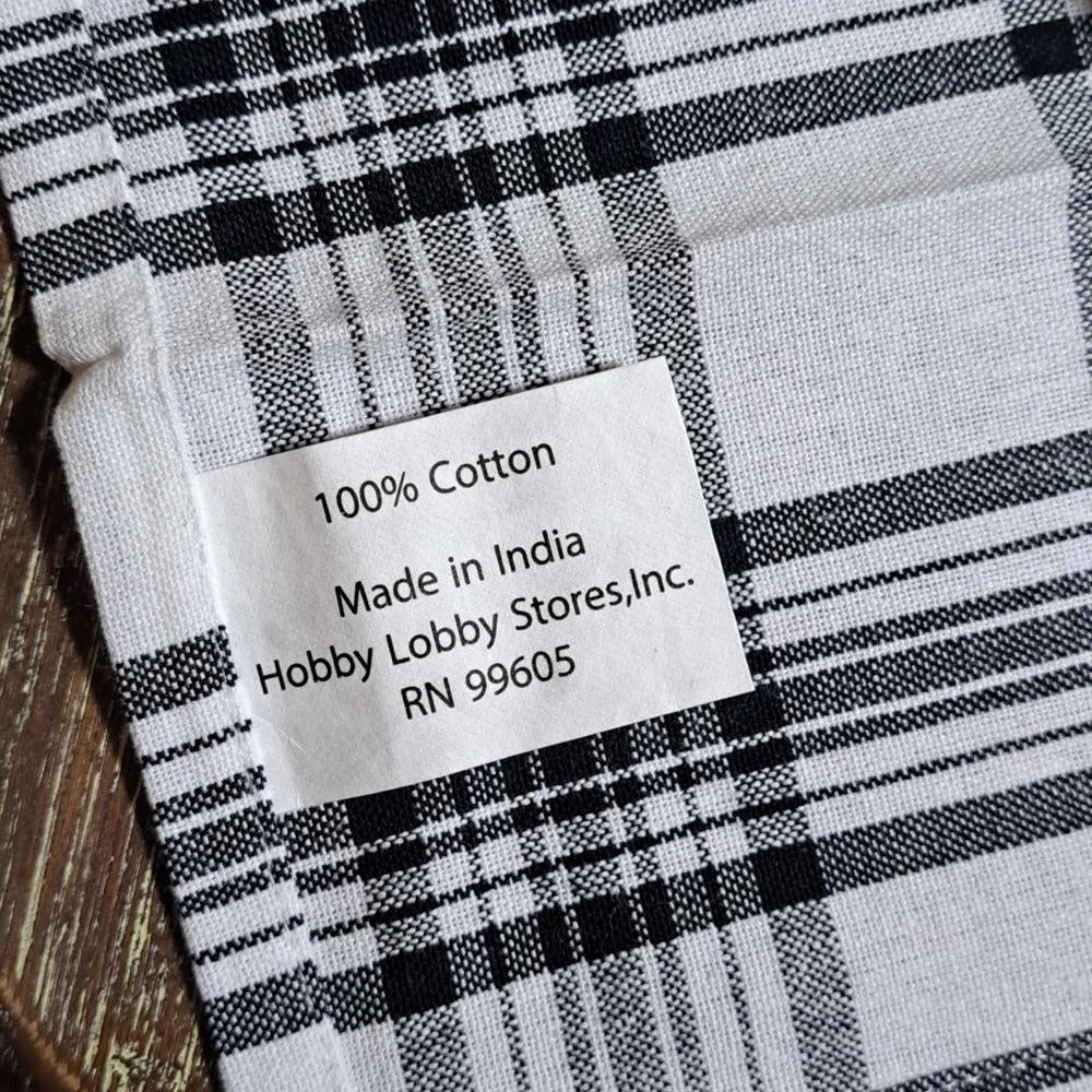 Robert Stanley NWT Signature Collection Napkin Buffalo Cottage Plaid Black White